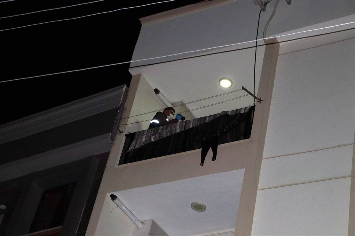 İzmir'de apartmanın dördüncü katından düşen kadın öldü