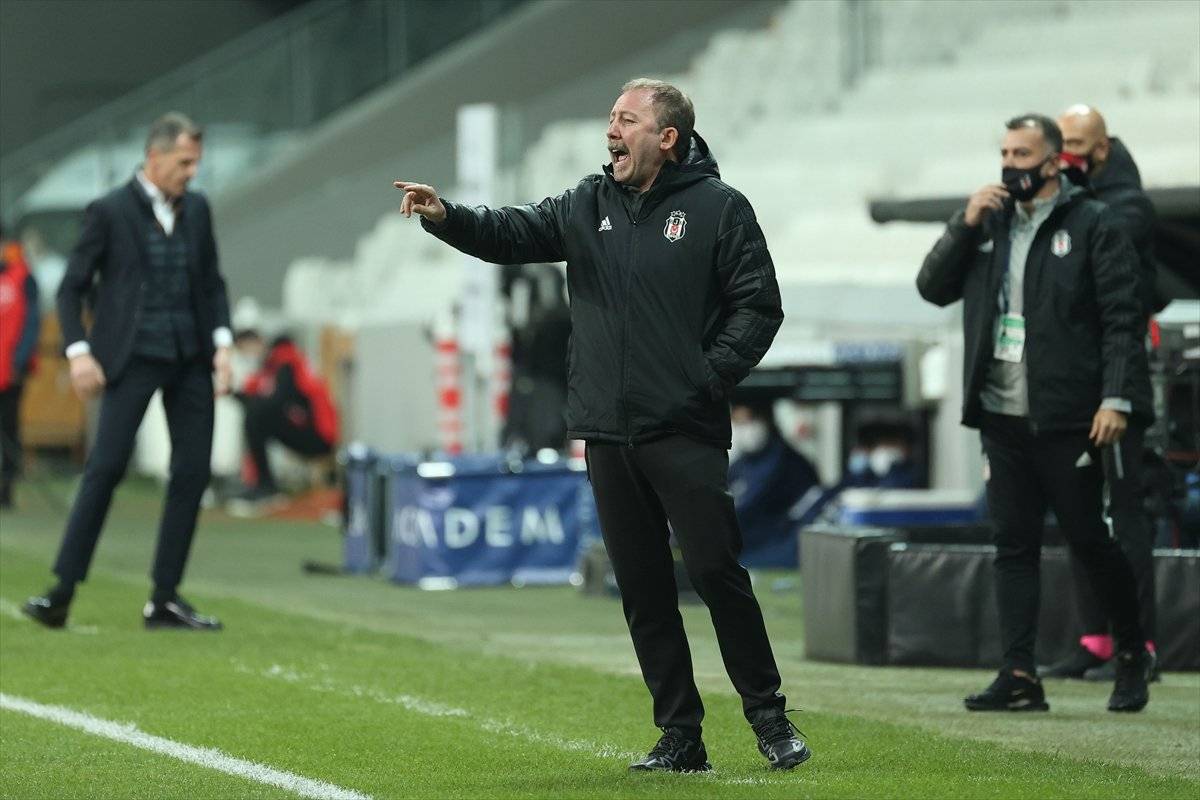 Sergen Yalçın: Mandzukic ile ilgileniyoruz