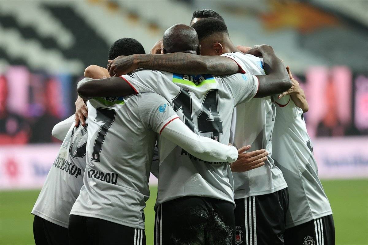 Sergen Yalçın: Mandzukic ile ilgileniyoruz