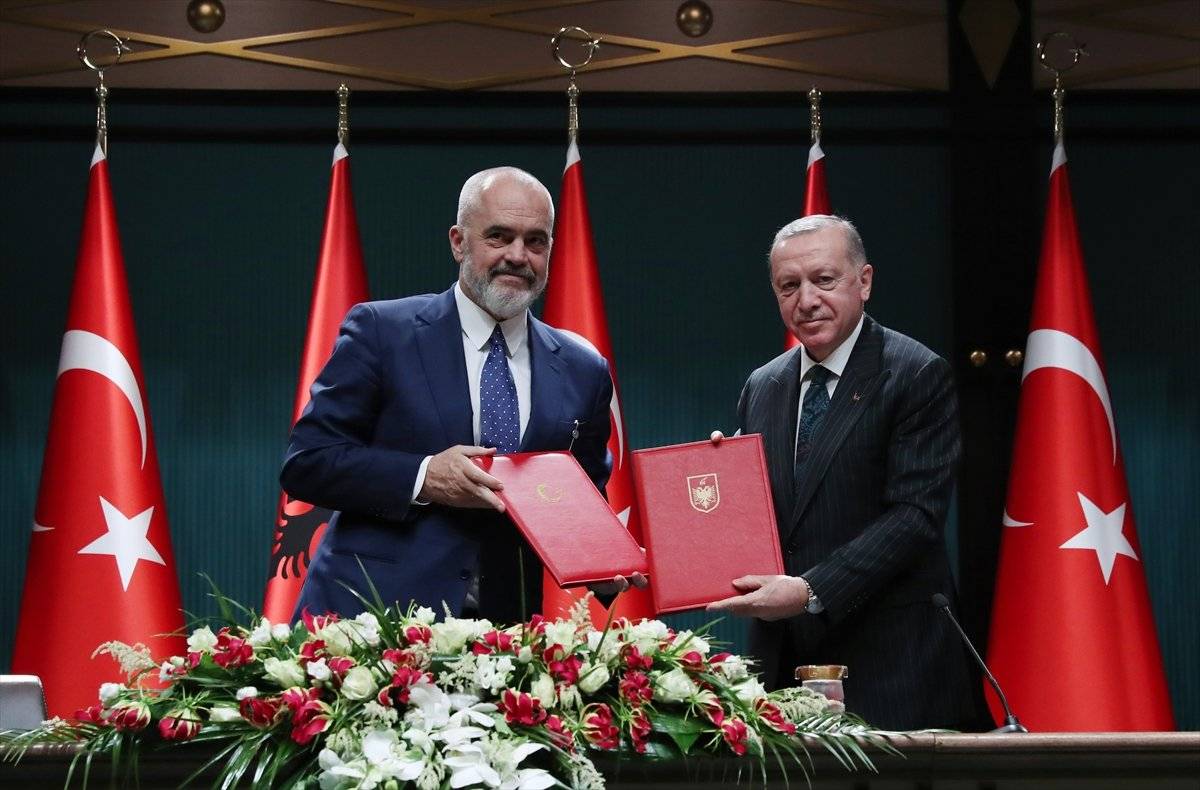 Arnavutluk Başbakanı Rama, Atatürk'ün sözüyle Türkiye'yi anlattı