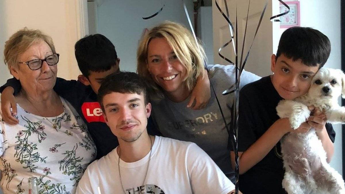 Koronavirüs ile mücadele eden kadın, annesinin ölümünü izledi