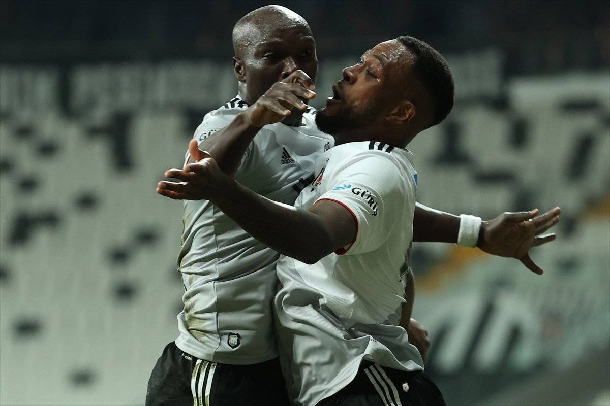 4 gol atan Larin gol krallığında zirveye oturdu