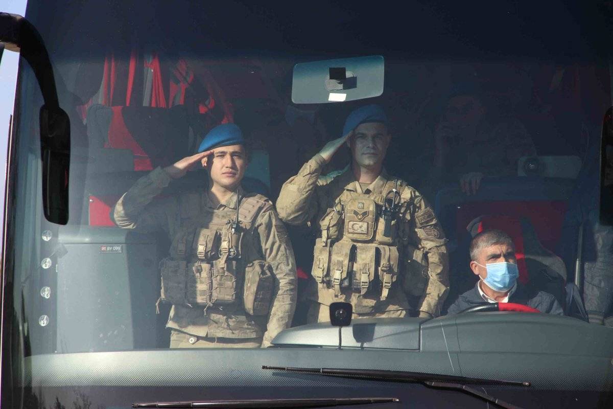 Diyarbakır'dan 258 komando, Suriye'ye uğurlandı