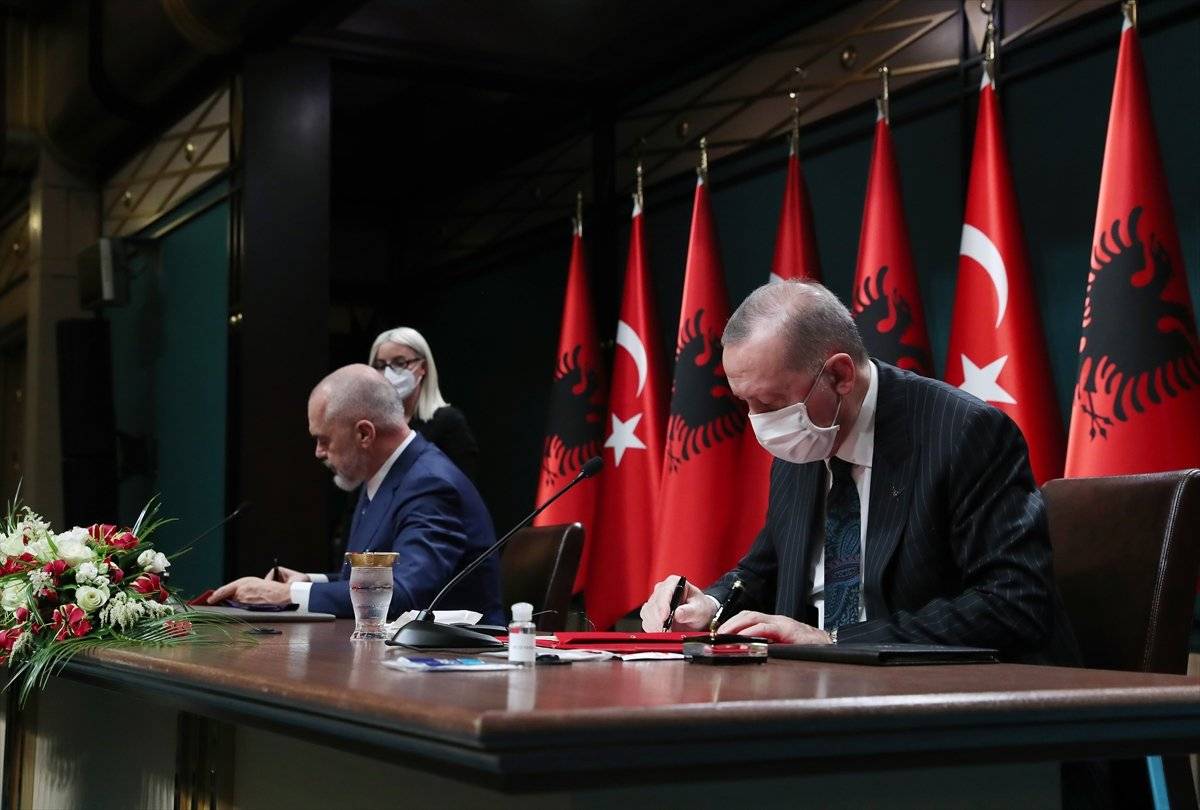 Arnavutluk Başbakanı Rama, Atatürk'ün sözüyle Türkiye'yi anlattı