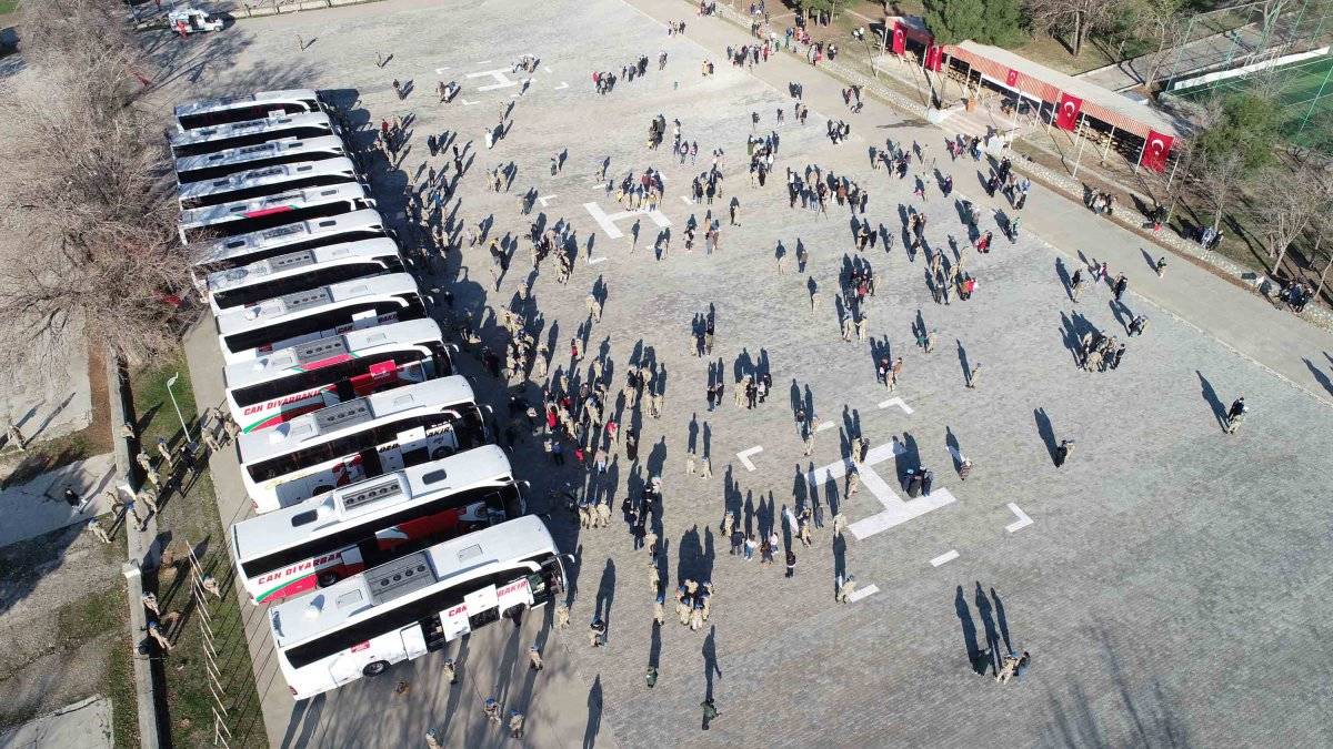 Diyarbakır'dan 258 komando, Suriye'ye uğurlandı