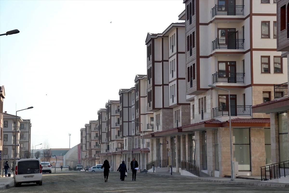 Elazığ'da depremzedelerin yaraları devletin şefkatiyle sarılıyor