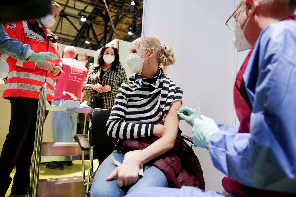 Alman hükümetinden, aşı kampanyası eleştirilerine yanıt