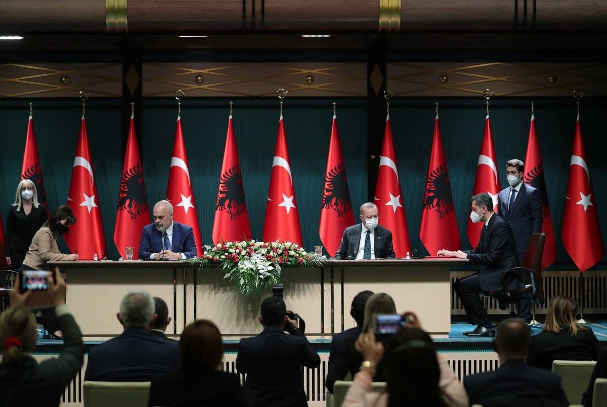 Arnavutluk Başbakanı Rama, Atatürk'ün sözüyle Türkiye'yi anlattı