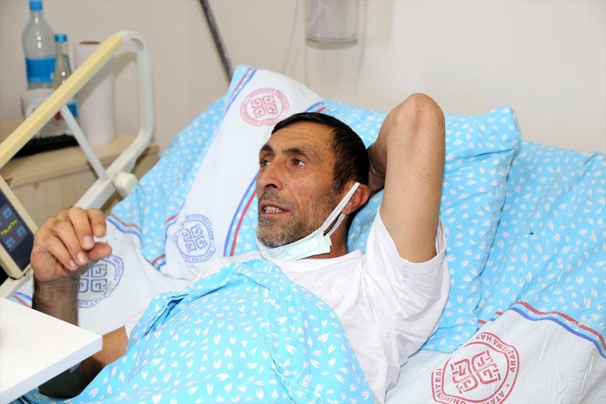 Kazakistan'da rahatsızlanan tır şoförü, uçakla Türkiye'ye getirildi