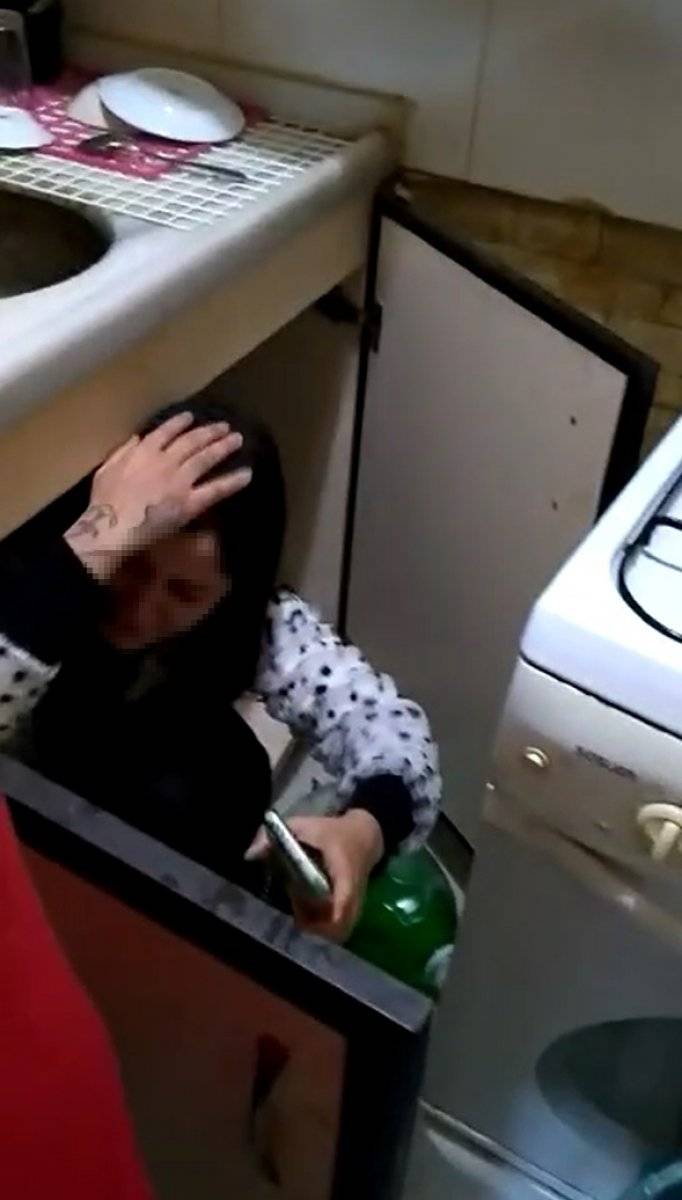 Bursa’da polisin kahvehane baskını sırasında dolaba saklandı