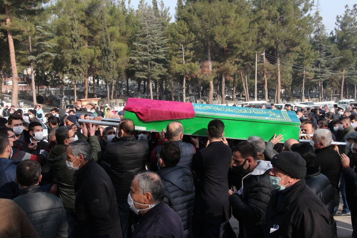 Tokat'ta maganda kurşunuyla vurulan Büşra, gözyaşlarıyla toprağa verildi