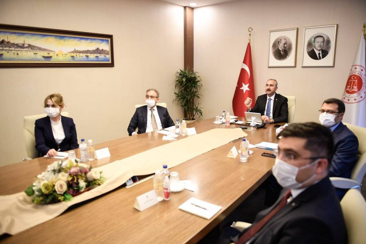 Bakan Gül, Adliye personelleri ile bir araya geldi