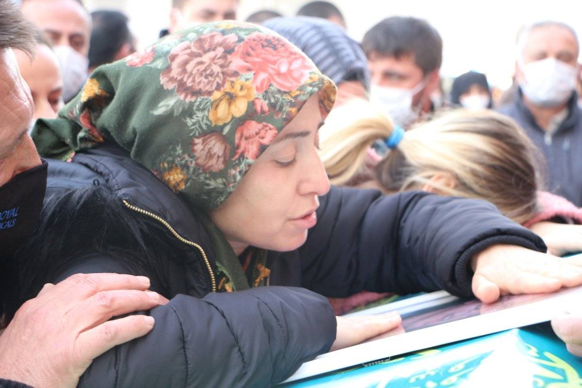 Tokat'ta maganda kurşunuyla vurulan Büşra, gözyaşlarıyla toprağa verildi