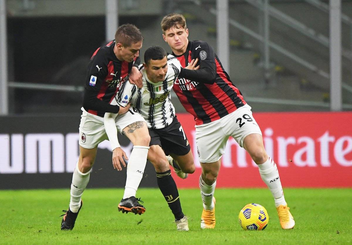 Merih Demiral'lı Juventus, Hakan Çalhanoğlu'lu Milan'ın yenilmezlik serisini bitirdi