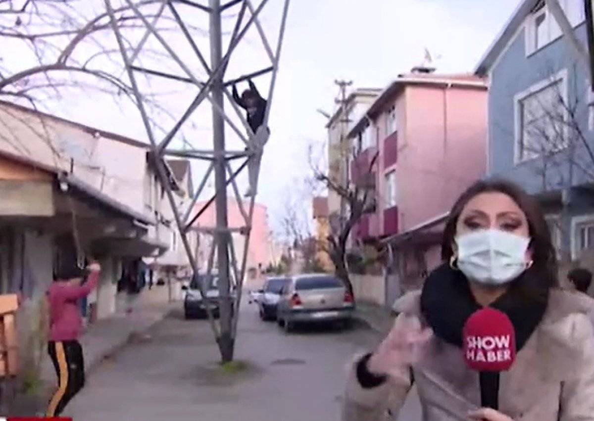 İstanbul'da sokağın ortasından yüksek gerilim hattı geçiyor