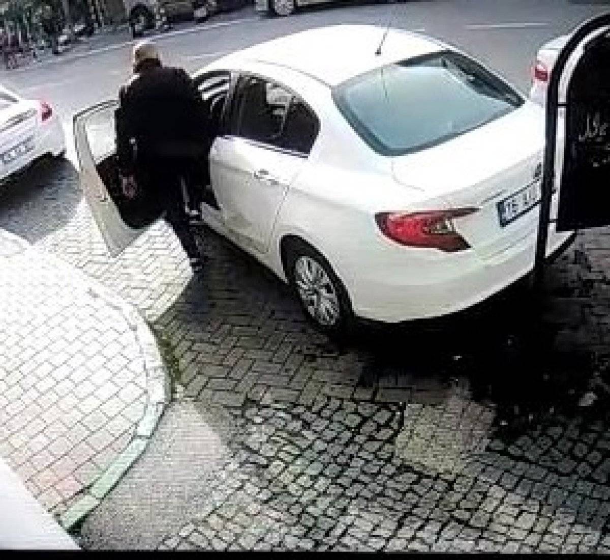 Bursa'da park halindeki aracında silahlı saldırıya uğradı