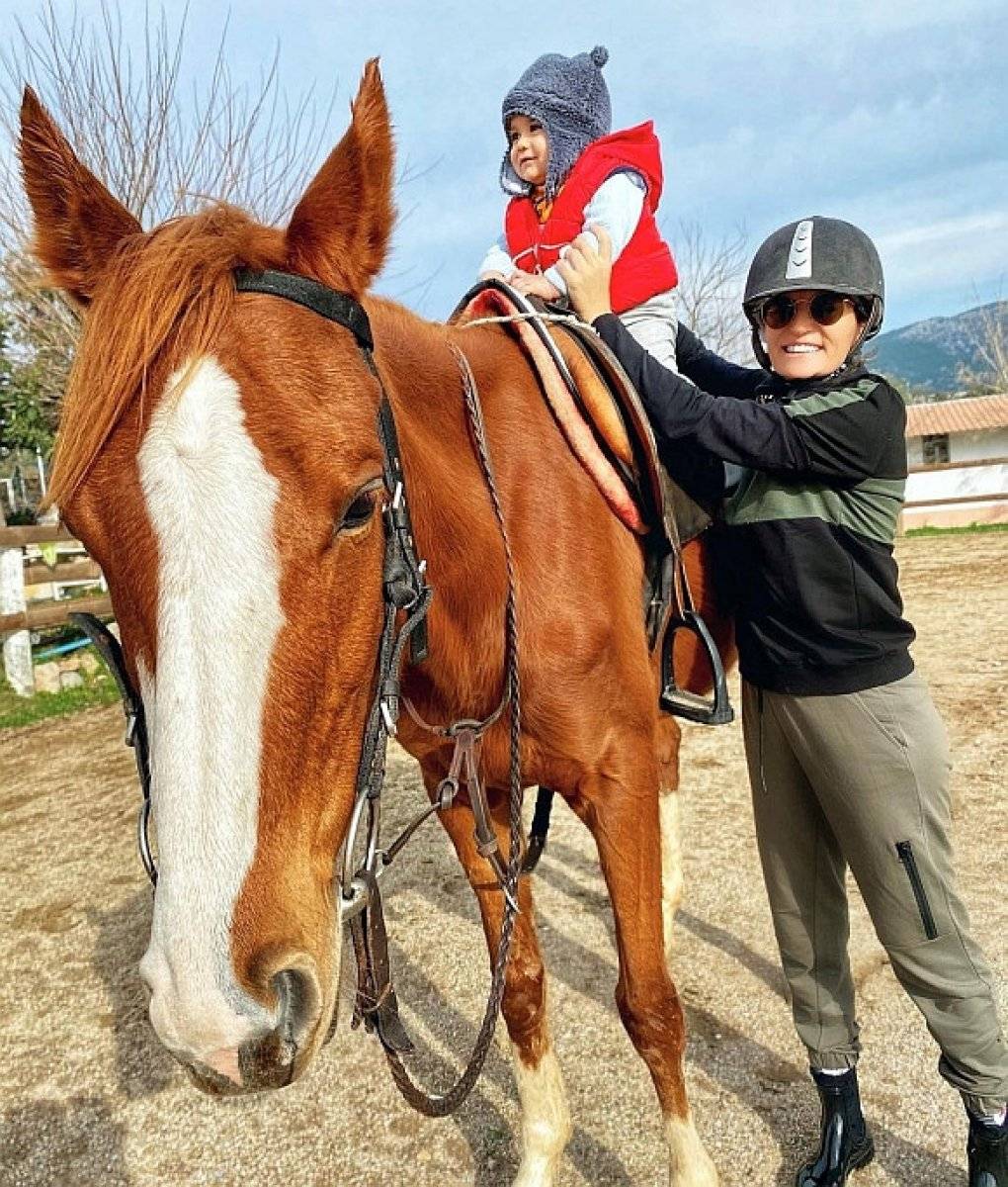 Ece Vahapoğlu, 9 yıl sonra ata bindi