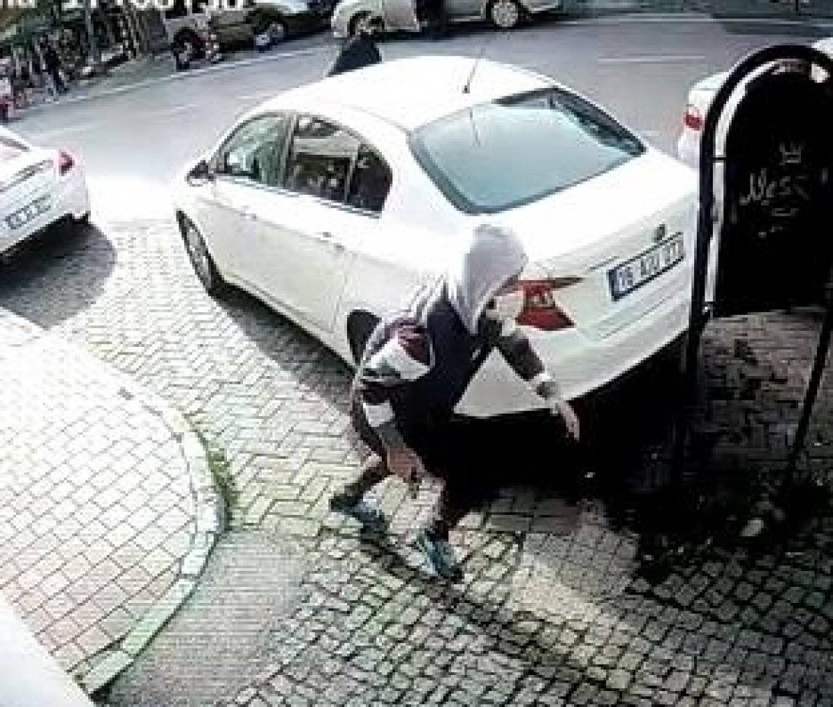 Bursa'da park halindeki aracında silahlı saldırıya uğradı