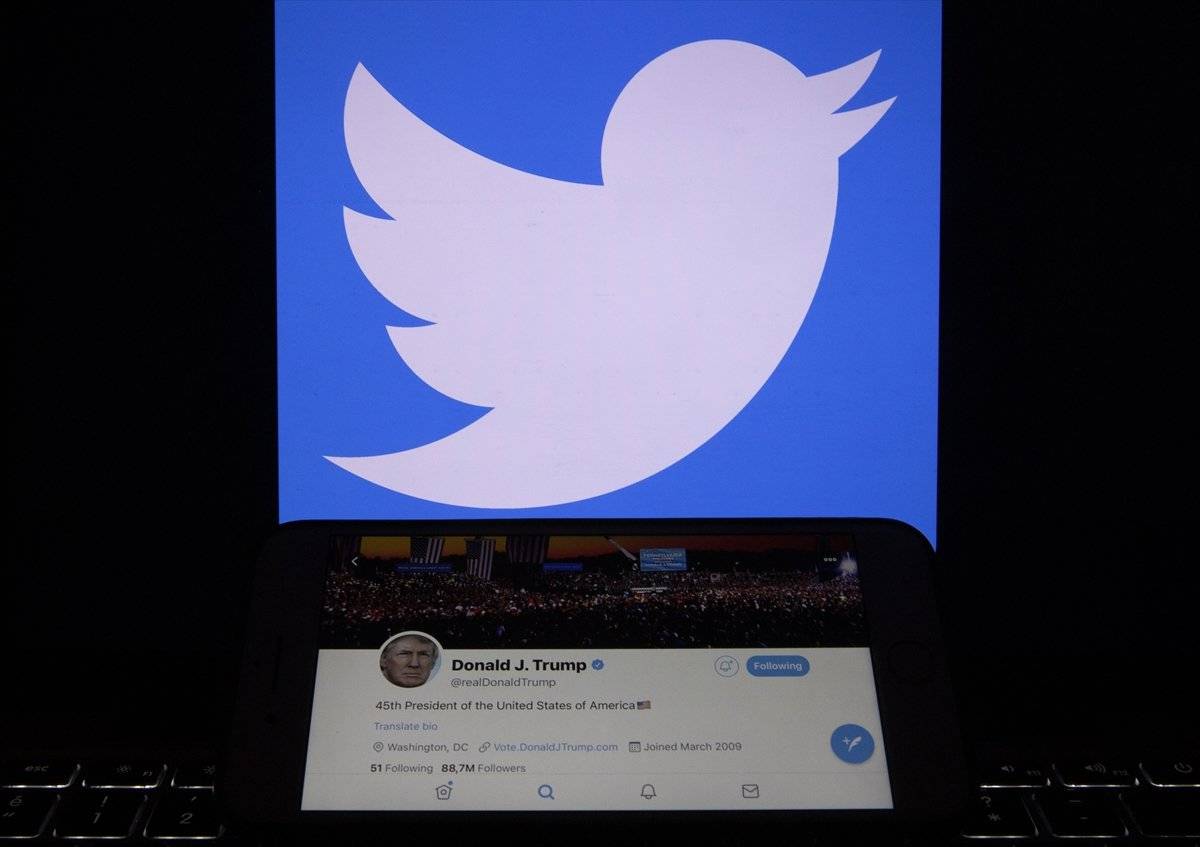 Trump'ın Twitter hesabı 12 saatliğine askıya alındı