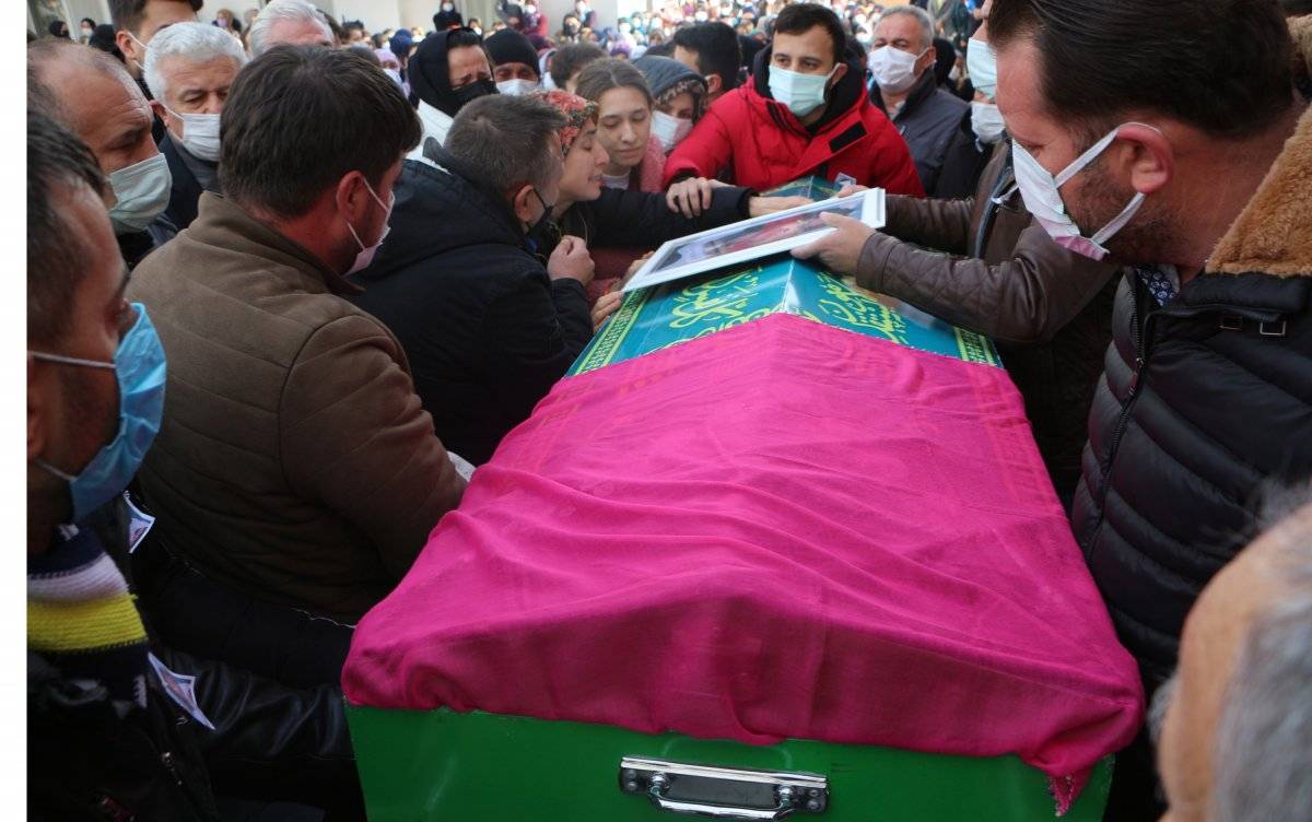 Tokat'ta maganda kurşunuyla vurulan Büşra, gözyaşlarıyla toprağa verildi