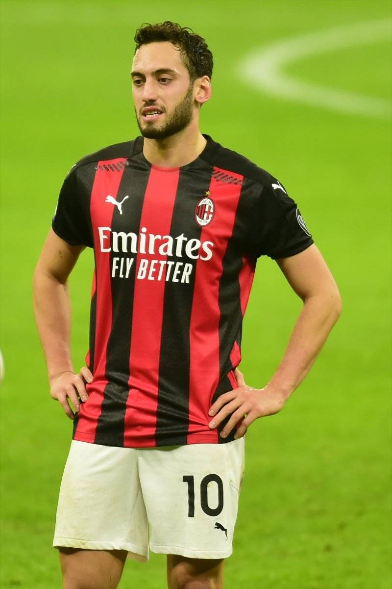 Merih Demiral'lı Juventus, Hakan Çalhanoğlu'lu Milan'ın yenilmezlik serisini bitirdi