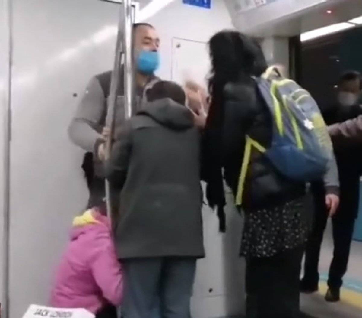 Üsküdar Marmaray’dan 4 göçmen çocuğu indirmeye çalışan görevliler