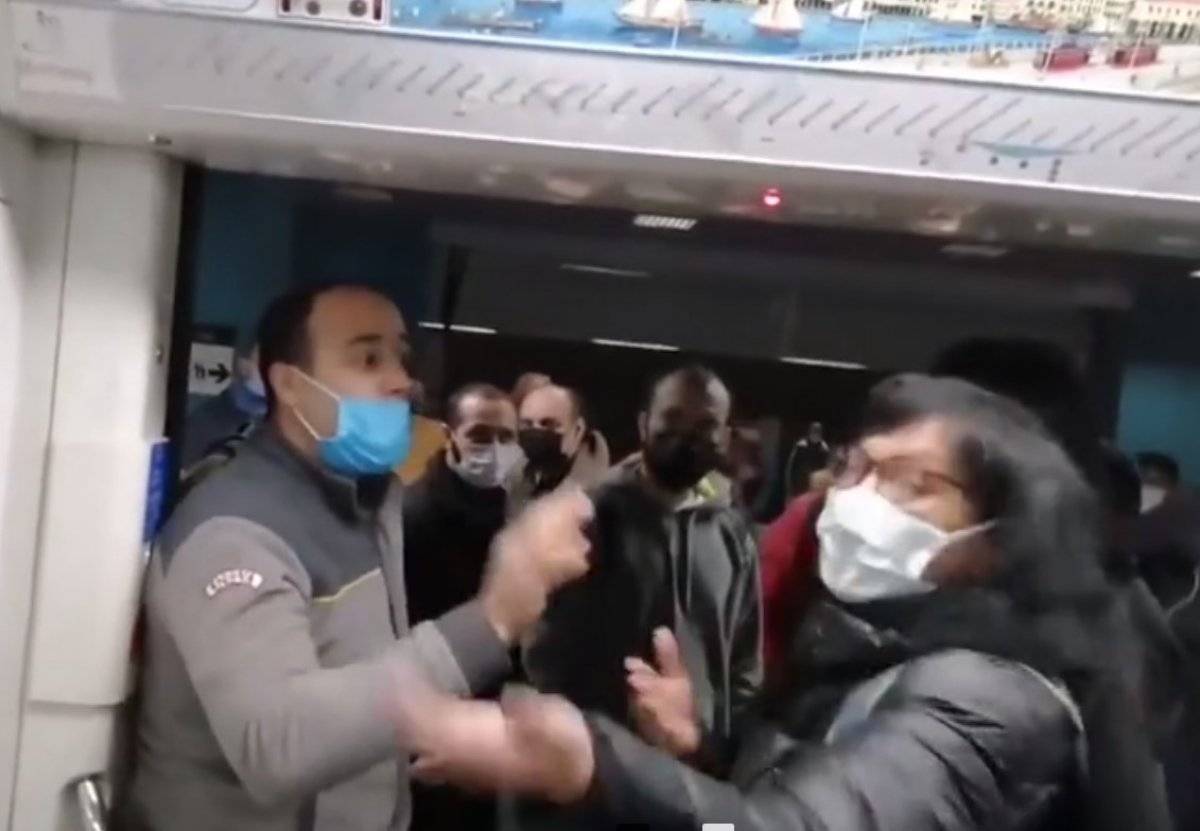 Üsküdar Marmaray’dan 4 göçmen çocuğu indirmeye çalışan görevliler