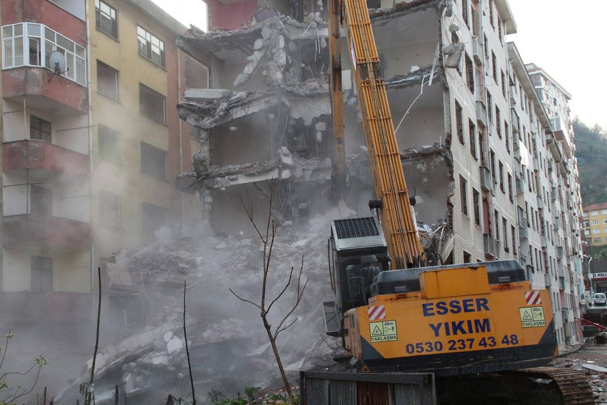 Rize'deki 'Pisa Kuleleri' yıkılıyor