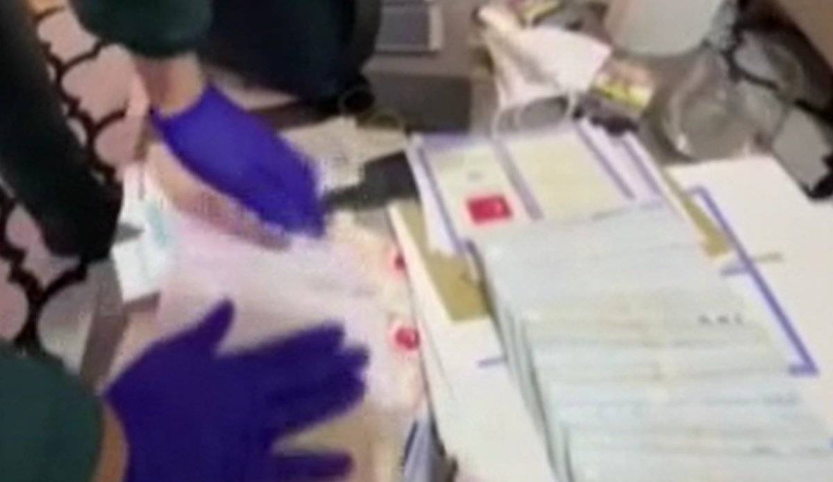 İstanbul'da sahte kimlik düzenleyen şebekeye operasyon