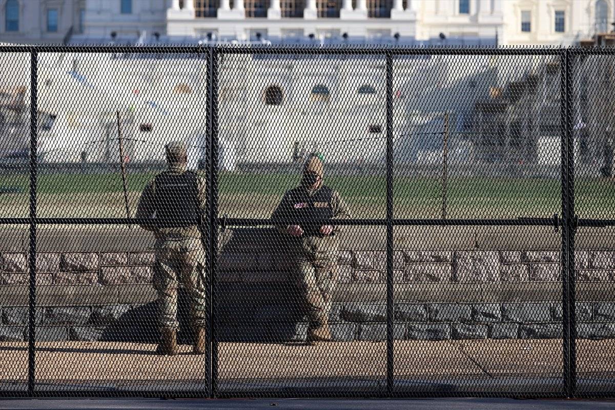 ABD ordusu Kongrenin etrafına 2 metrelik barikat kurdu