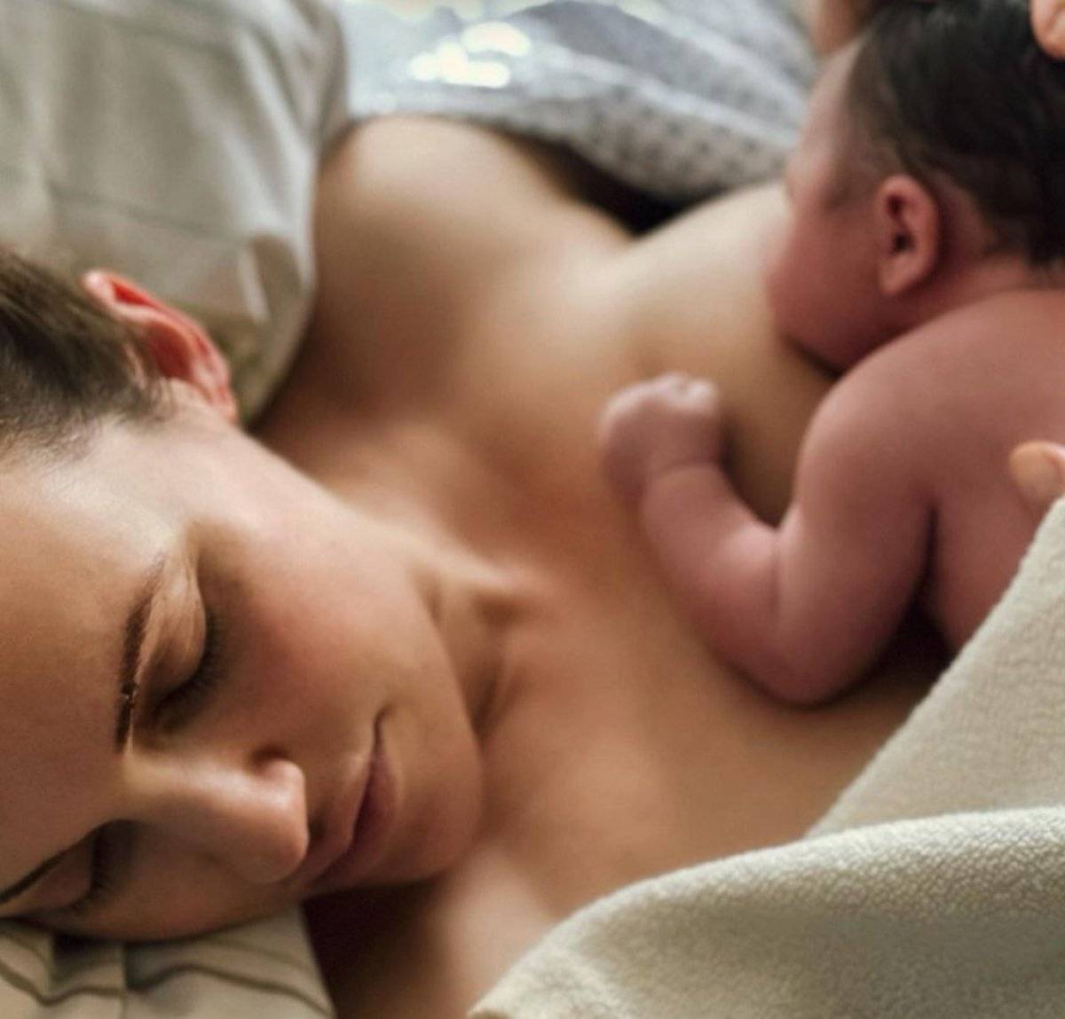 Meryem Uzerli, doğum yaptı