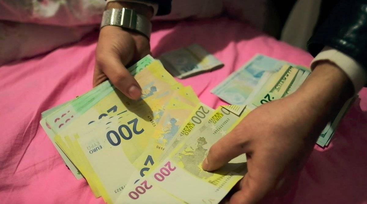 Antalya'da 'hurma ticareti' adı altında FETÖ'ye kaynak sağlayan şüphelilere baskın yapıldı