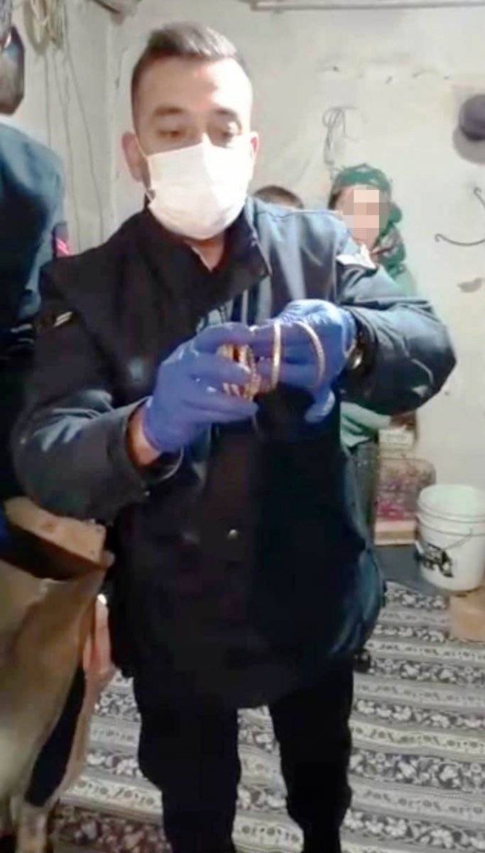 Antalya'da yaşlı kadını darbedip, 10 bileziğini çaldılar