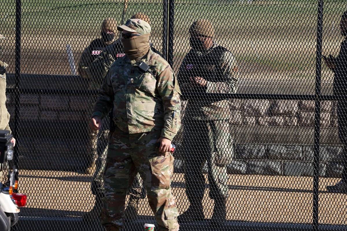 ABD ordusu Kongrenin etrafına 2 metrelik barikat kurdu