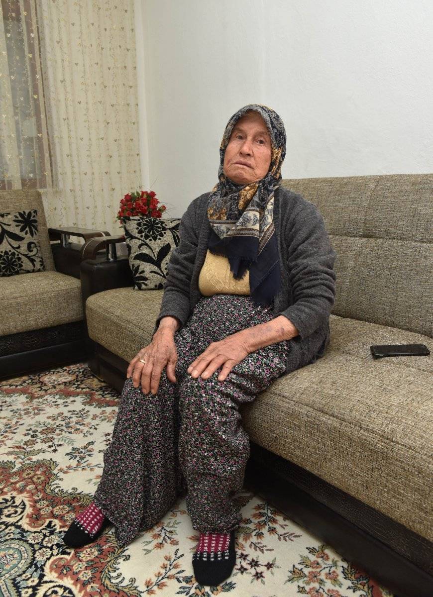 Antalya'da yaşlı kadını darbedip, 10 bileziğini çaldılar