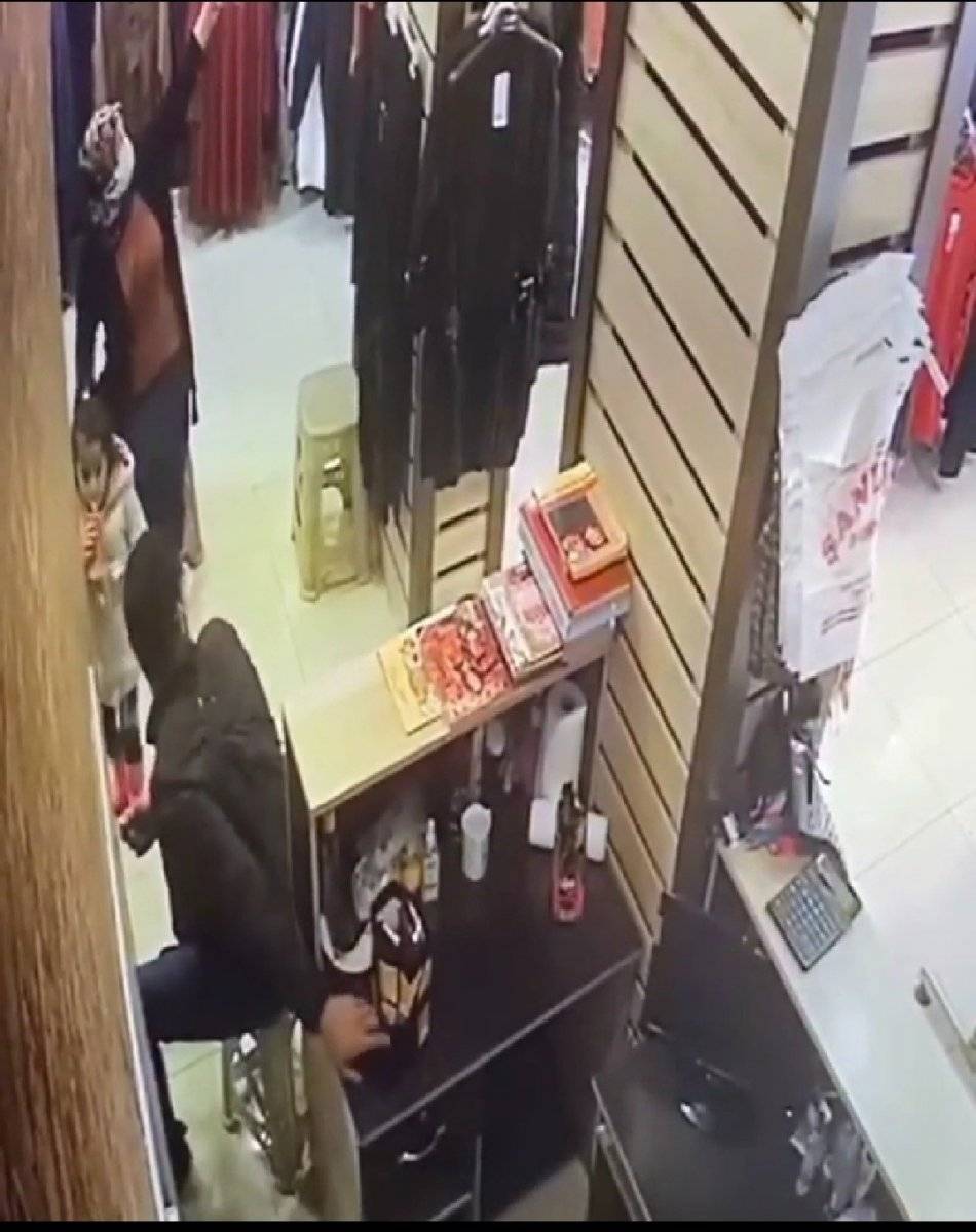 İzmir'de tekerlekli sandalyeli cep telefonu hırsızları