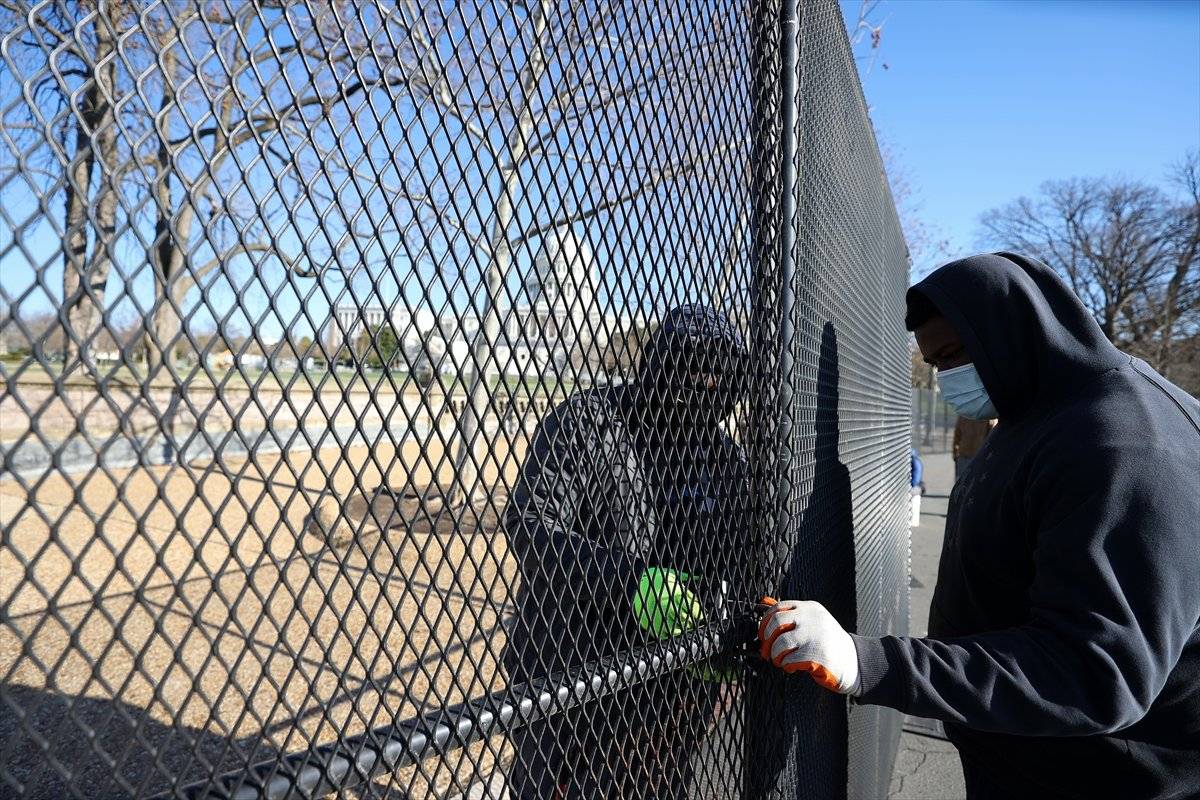 ABD ordusu Kongrenin etrafına 2 metrelik barikat kurdu