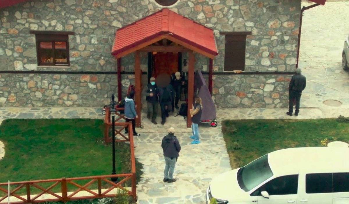 Antalya'da 'hurma ticareti' adı altında FETÖ'ye kaynak sağlayan şüphelilere baskın yapıldı