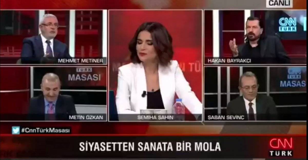 CNN Türk'te siyasetten sıkılan yorumcular Türk Sanat Müziği'ne yöneldi