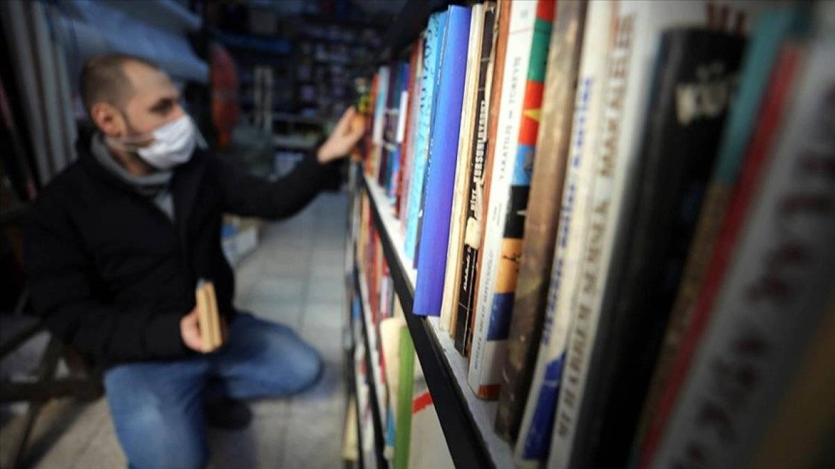 Kitap sevdalısı Düzceli genç, harçlıklarıyla kütüphane oluşturdu