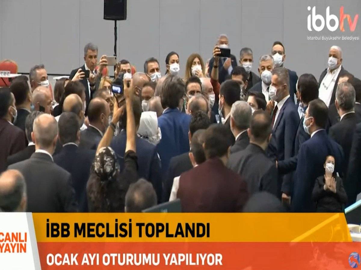 Tevfik Göksu konuştu, CHP'li üyeler belediye meclisi oturumunu terk etti