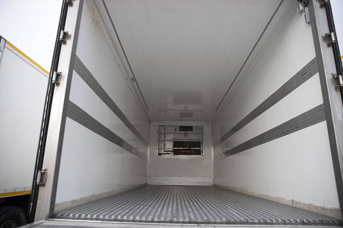 Türkiye'ye aşı dağıtacak özel tasarlanmış araçlar tanıtıldı