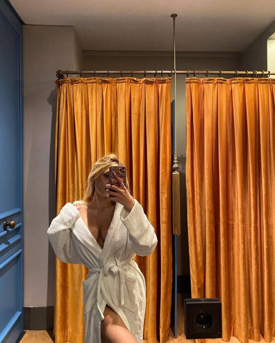 Nihal Candan, küvette bikinili pozlar verdi