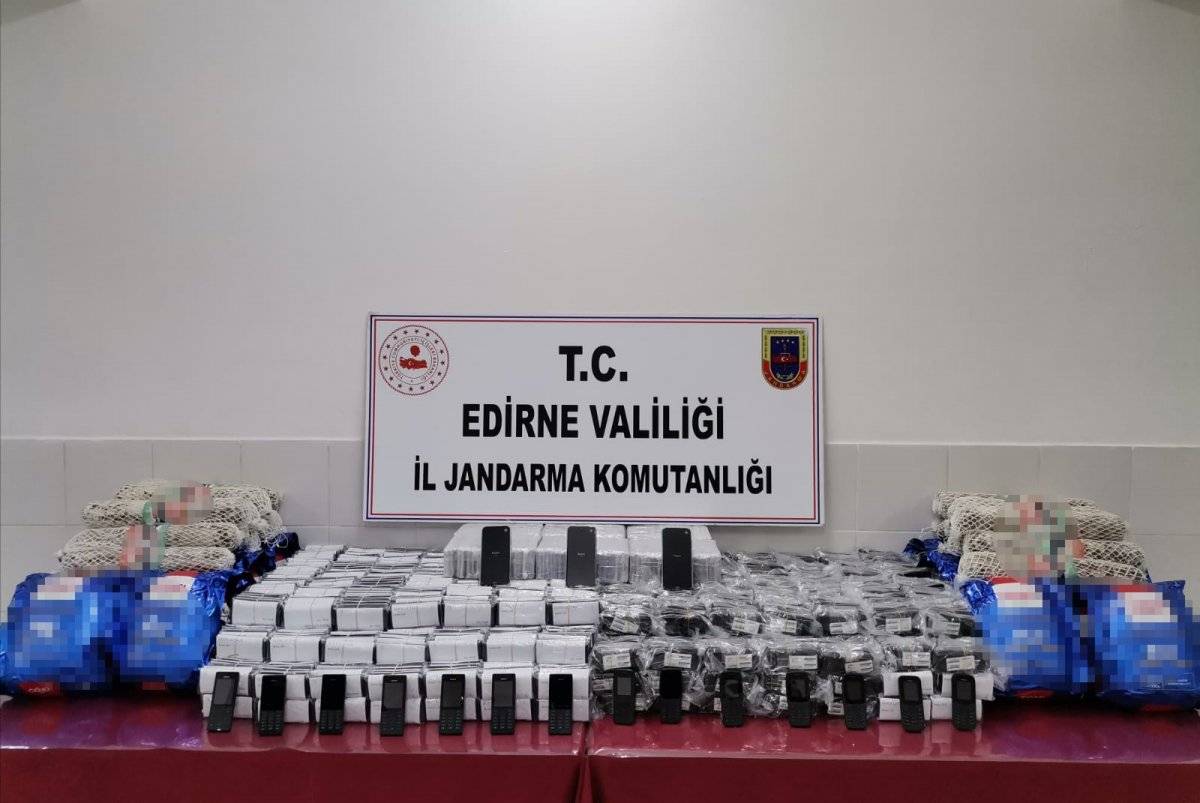 Edirne'de kaçak içki, parfüm, cep telefonu ve domuz eti ele geçirildi