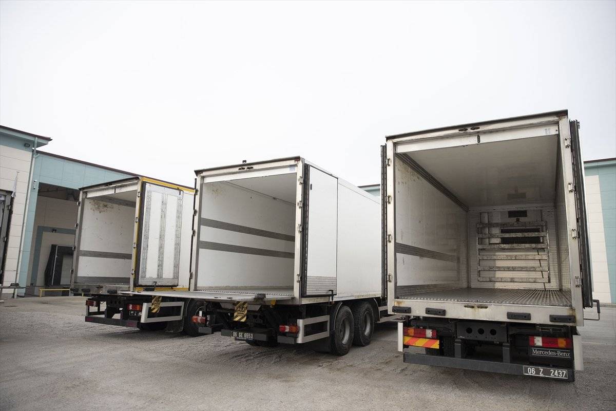 Türkiye'ye aşı dağıtacak özel tasarlanmış araçlar tanıtıldı