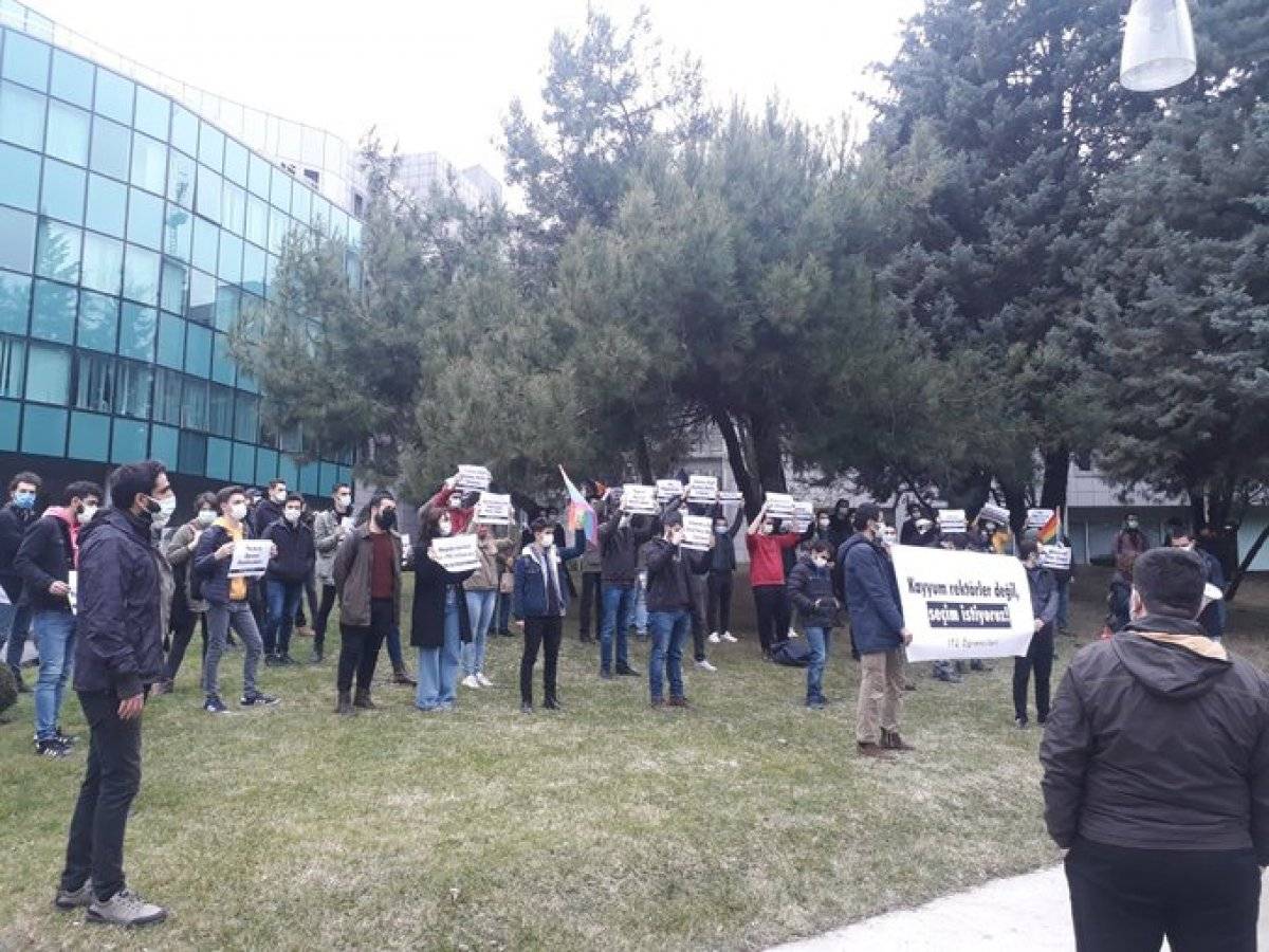 İzmir'deki LGBT üyelerinden Boğaziçi'ne destek