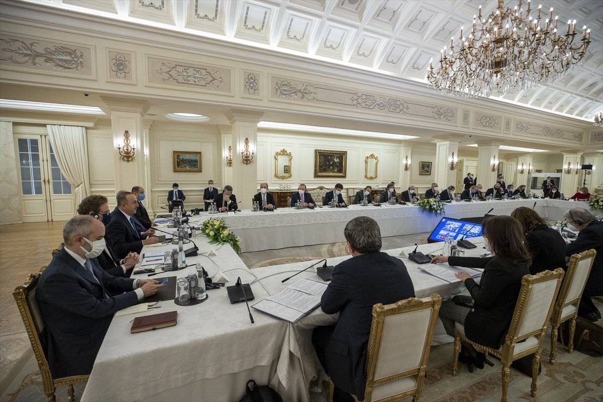 Mevlüt Çavuşoğlu: Geleceğimizi Avrupa'da görüyoruz