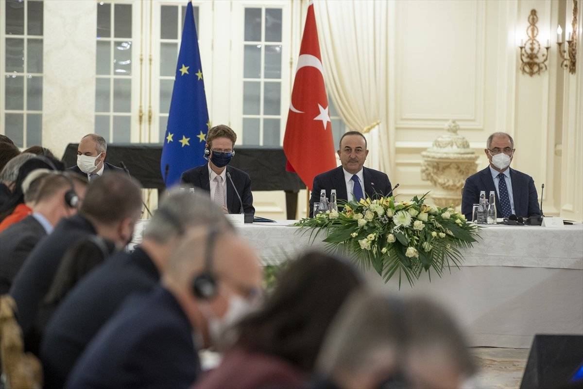 Mevlüt Çavuşoğlu: Geleceğimizi Avrupa'da görüyoruz