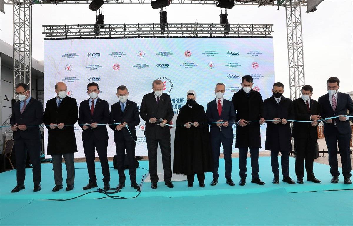 Cumhurbaşkanı Erdoğan, Geleneksel Sporlar Tesisi açılışına katıldı