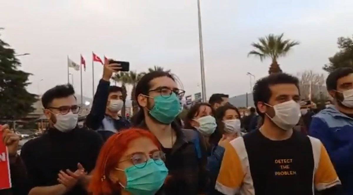 İzmir'deki LGBT üyelerinden Boğaziçi'ne destek